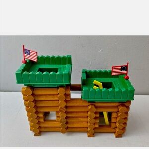 LIKE NEW CONDITION Lincoln Logs “Frontier Fort” set